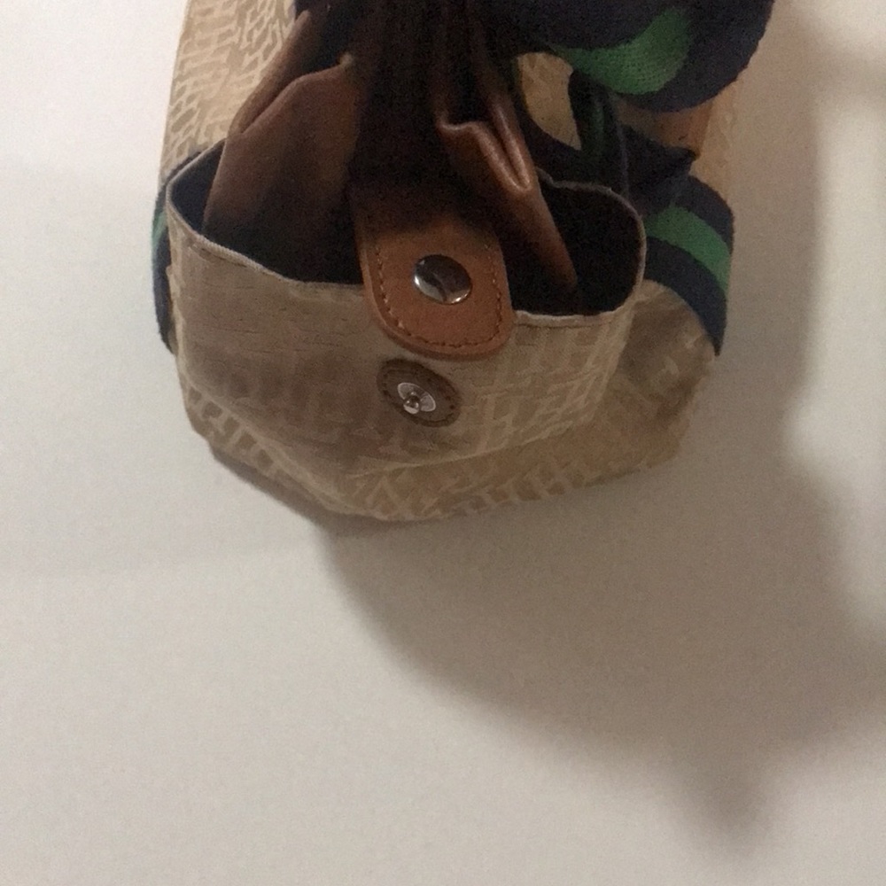 Tommy Hilfiger American Classic Purse - inside zipper and 4 outside comp… - Picture 10 of 16
